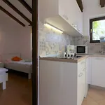 Charmantes Mit Privatem Balkon, Privatparkplatz, Wifi Und Nur 700 Meter Zum Διαμέρισμα