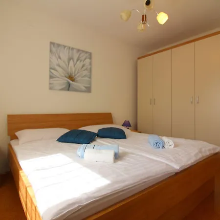 Charmantes Mit Privatem Balkon, Privatparkplatz, Wifi Und Nur 700 Meter Zum Διαμέρισμα