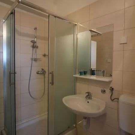 Apartman Charmantes Mit Privatem Balkon, Privatparkplatz, Wifi Und Nur 700 Meter Zum