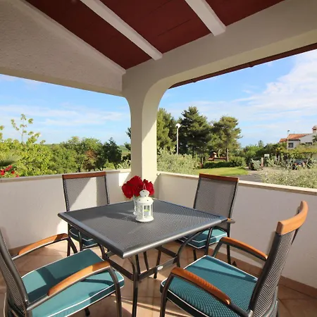 Apartment Charmantes Mit Privatem Balkon, Privatparkplatz, Wifi Und Nur 700 Meter Zum Porec