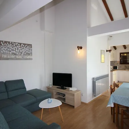 Apartman Charmantes Mit Privatem Balkon, Privatparkplatz, Wifi Und Nur 700 Meter Zum