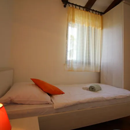 Charmantes Mit Privatem Balkon, Privatparkplatz, Wifi Und Nur 700 Meter Zum Apartman *