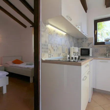 Charmantes Mit Privatem Balkon, Privatparkplatz, Wifi Und Nur 700 Meter Zum Apartman