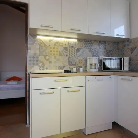 Charmantes Mit Privatem Balkon, Privatparkplatz, Wifi Und Nur 700 Meter Zum Apartman *