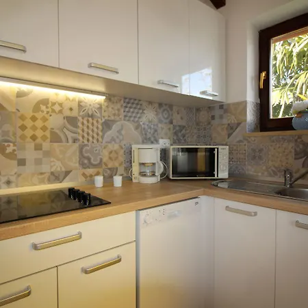 Charmantes Mit Privatem Balkon, Privatparkplatz, Wifi Und Nur 700 Meter Zum * Porec