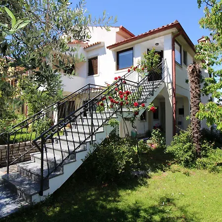 Charmantes Mit Privatem Balkon, Privatparkplatz, Wifi Und Nur 700 Meter Zum Apartment Porec